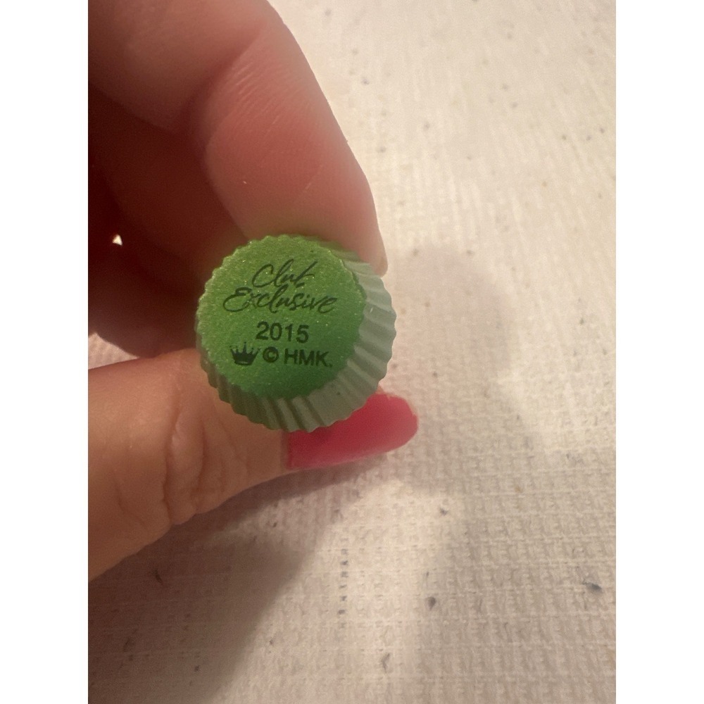 Hallmark Keepsake Ornament Club Exclusive Petite Treat holiday Cupcake 2015 - Picture 5 of 5